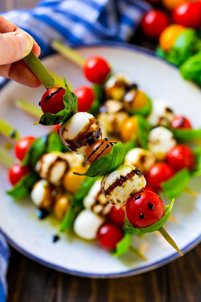 La receta de aperitivo Caprese es ligera, saludable y muy fácil de preparar.