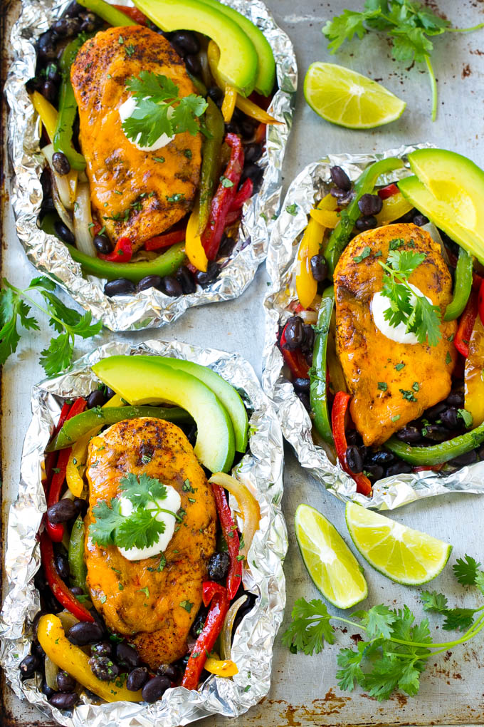 Un plato de fajita de pollo de aluminio envasado.