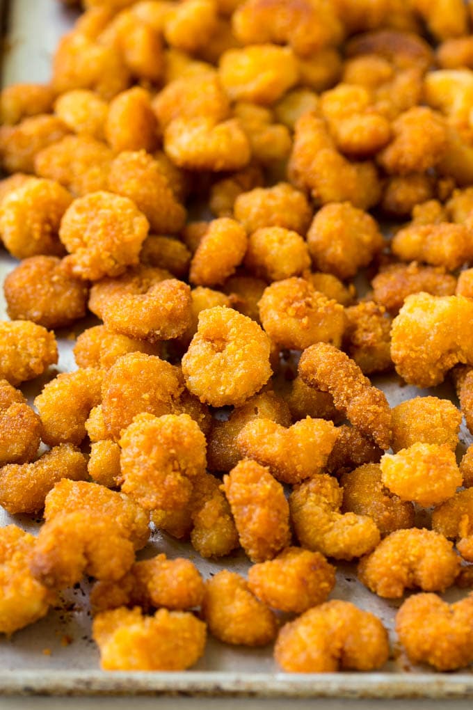 Una cacerola de palomitas de camarones.