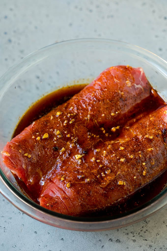 Filete de flan en un adobo de ajo y lima.